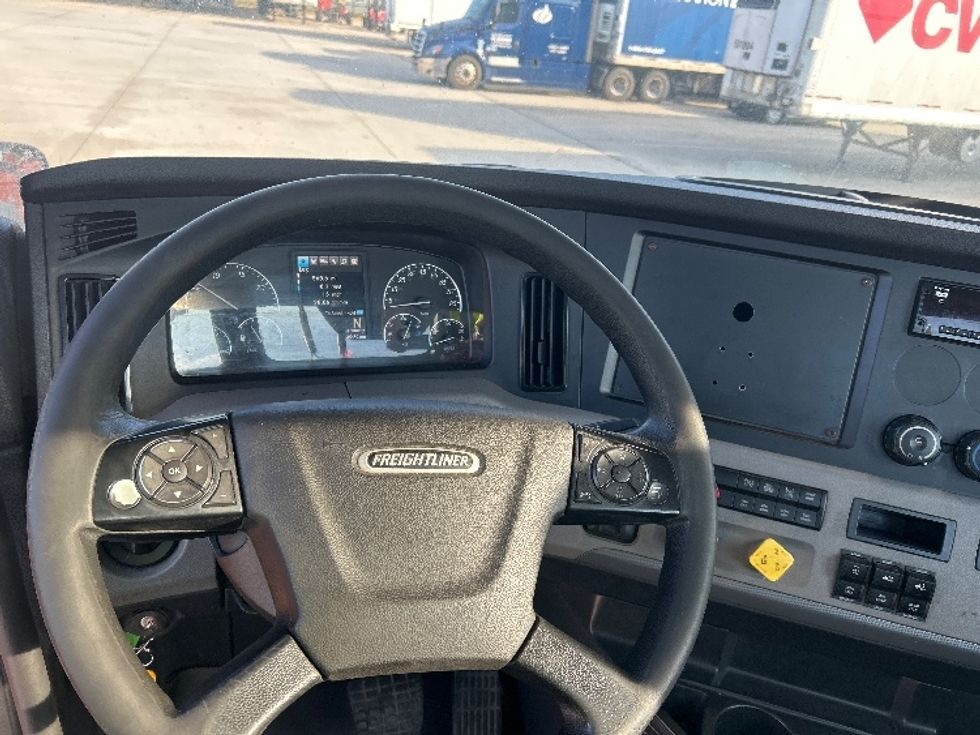 Day Cab Tractor-Heavy Duty Tractors-Freightliner-2019-T11664ST-Houston-TX-241,942\n\t\tmiles-$ 48,750 - Image 11