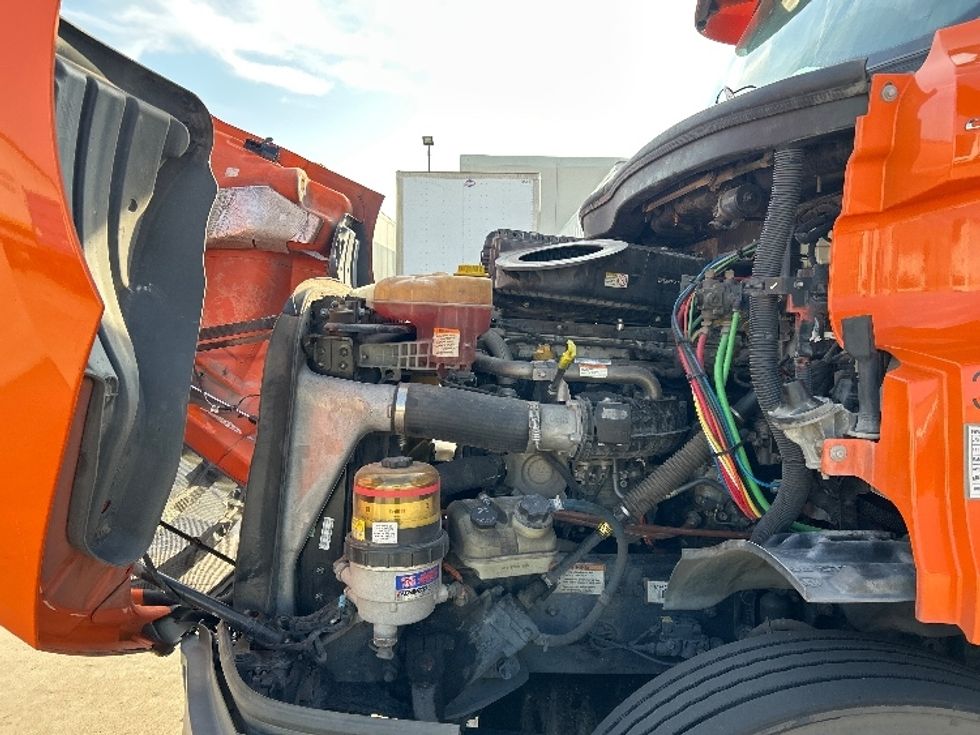 Day Cab Tractor-Heavy Duty Tractors-Freightliner-2019-T11664ST-Houston-TX-241,942\n\t\tmiles-$ 48,750 - Image 16