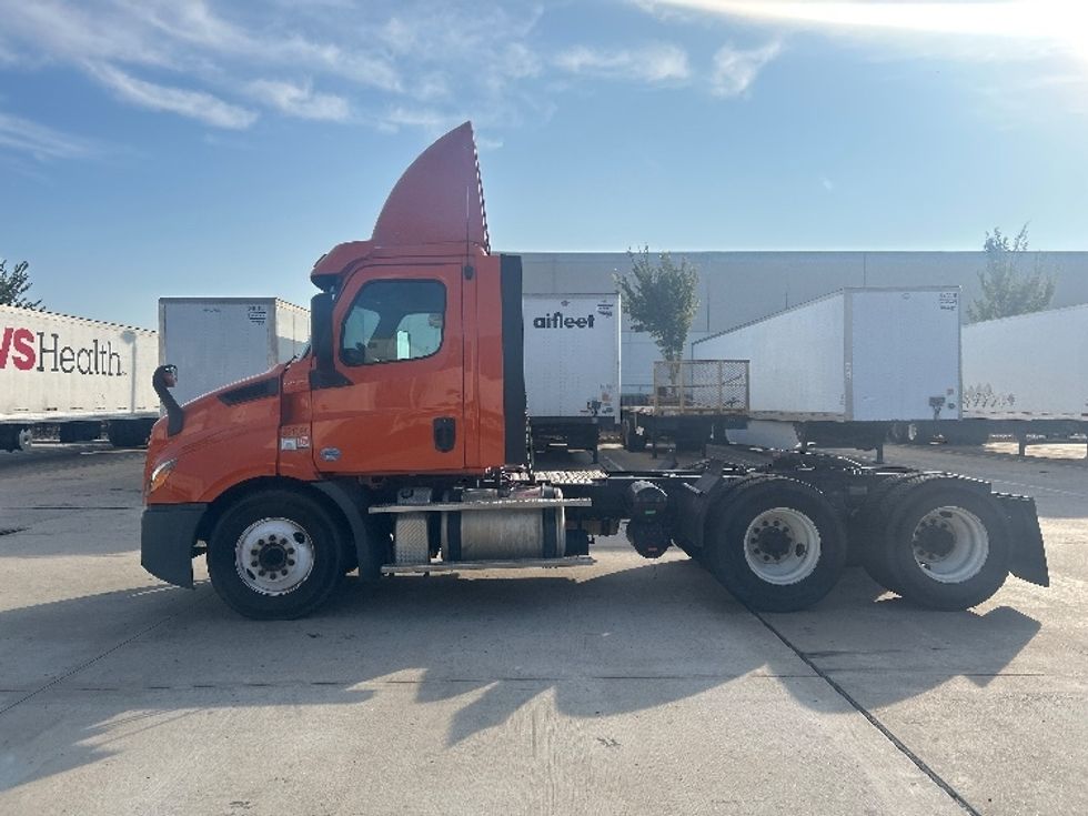 Day Cab Tractor-Heavy Duty Tractors-Freightliner-2019-T11664ST-Houston-TX-241,942\n\t\tmiles-$ 48,750 - Image 4
