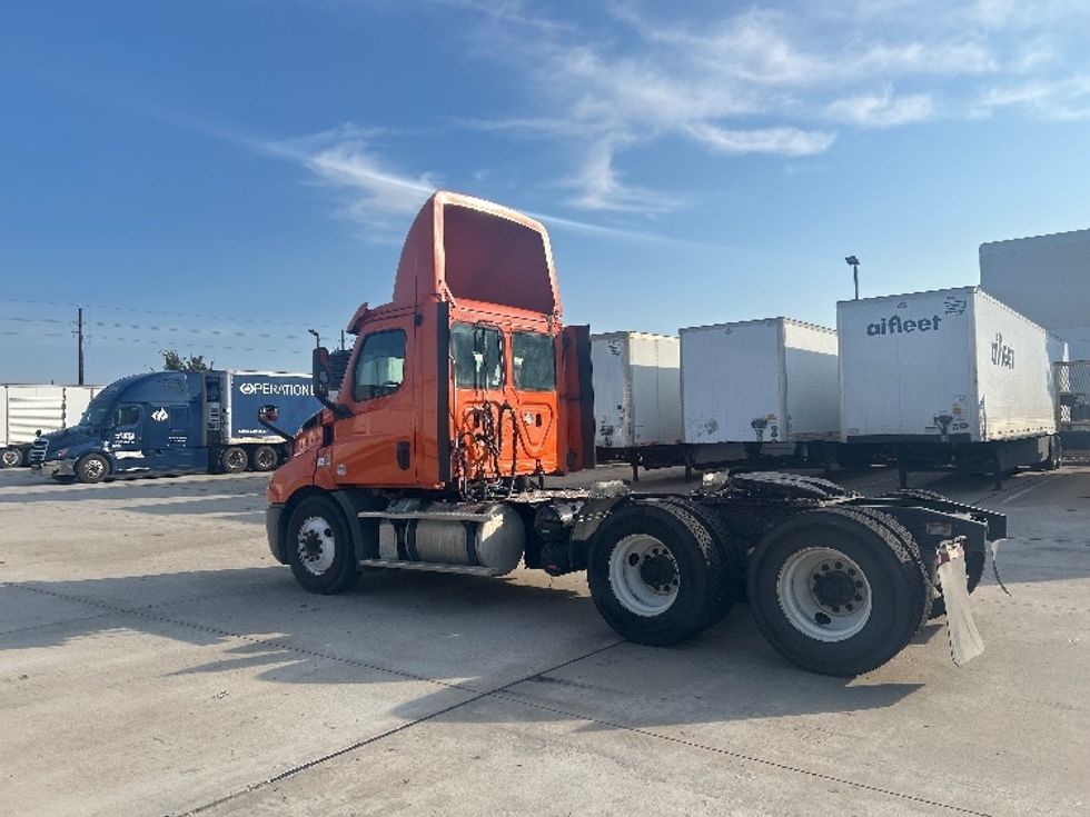 Day Cab Tractor-Heavy Duty Tractors-Freightliner-2019-T11664ST-Houston-TX-241,942\n\t\tmiles-$ 48,750 - Image 5