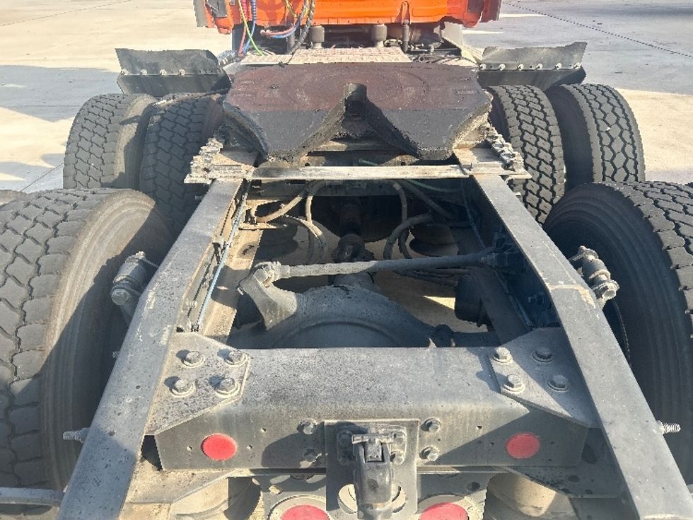 Day Cab Tractor-Heavy Duty Tractors-Freightliner-2019-T11664ST-Houston-TX-241,942\n\t\tmiles-$ 48,750 - Image 6