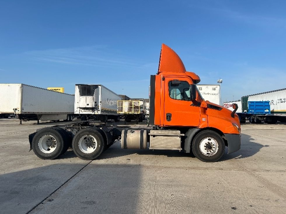 Day Cab Tractor-Heavy Duty Tractors-Freightliner-2019-T11664ST-Houston-TX-241,942\n\t\tmiles-$ 48,750 - Image 8