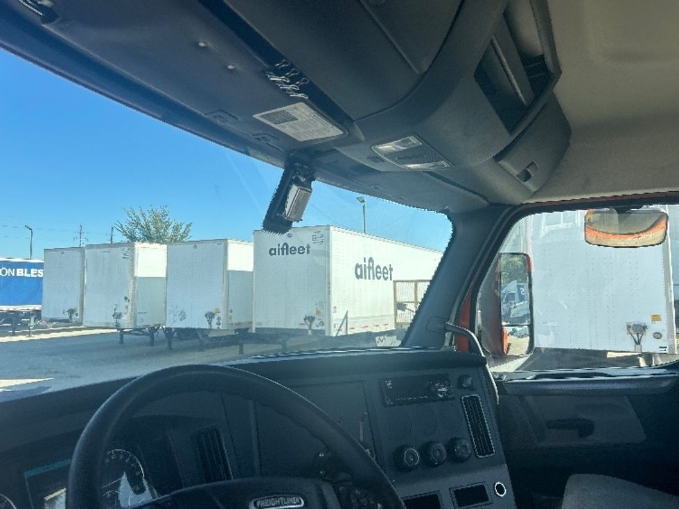 Day Cab Tractor-Heavy Duty Tractors-Freightliner-2019-T11664ST-Houston-TX-302,672\n\t\tmiles-$ 44,500 - Image 10