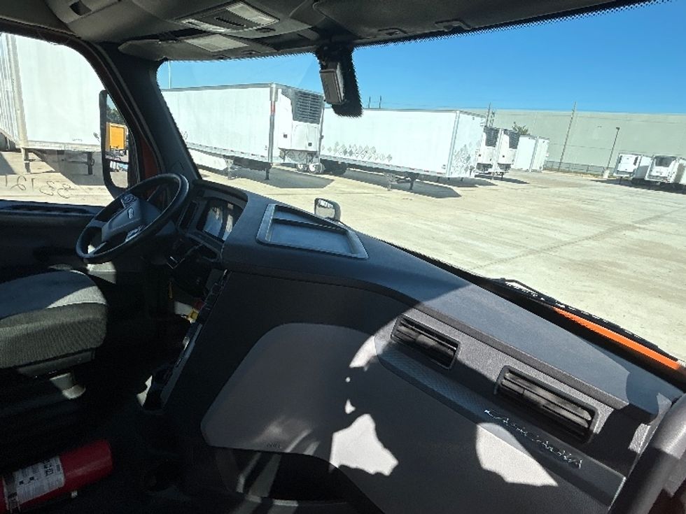 Day Cab Tractor-Heavy Duty Tractors-Freightliner-2019-T11664ST-Houston-TX-302,672\n\t\tmiles-$ 44,500 - Image 13