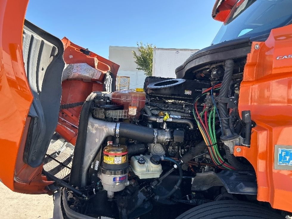 Day Cab Tractor-Heavy Duty Tractors-Freightliner-2019-T11664ST-Houston-TX-302,672\n\t\tmiles-$ 44,500 - Image 16