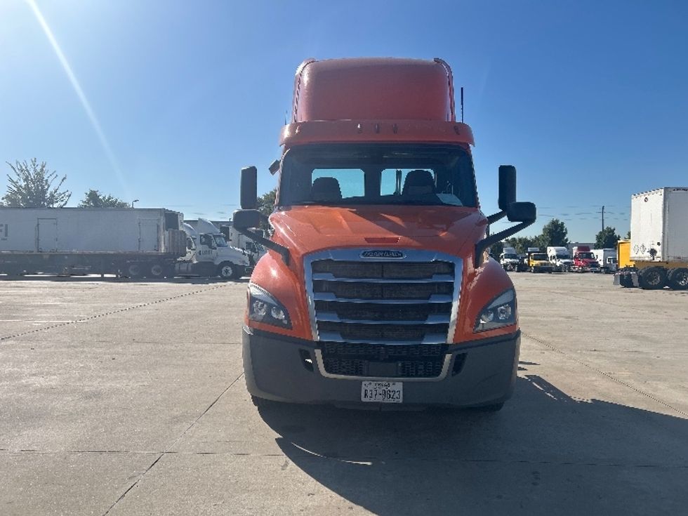 Day Cab Tractor-Heavy Duty Tractors-Freightliner-2019-T11664ST-Houston-TX-302,672\n\t\tmiles-$ 44,500 - Image 2