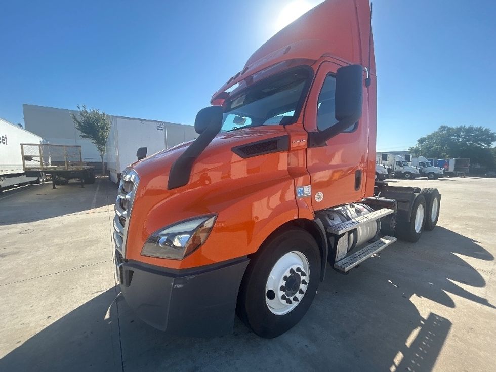 Day Cab Tractor-Heavy Duty Tractors-Freightliner-2019-T11664ST-Houston-TX-302,672\n\t\tmiles-$ 44,500 - Image 3