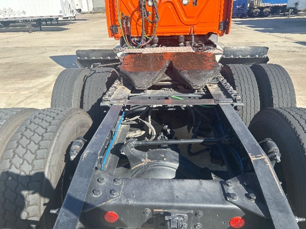 Day Cab Tractor-Heavy Duty Tractors-Freightliner-2019-T11664ST-Houston-TX-302,672\n\t\tmiles-$ 44,500 - Image 6