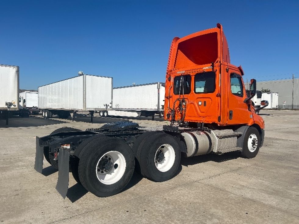 Day Cab Tractor-Heavy Duty Tractors-Freightliner-2019-T11664ST-Houston-TX-302,672\n\t\tmiles-$ 44,500 - Image 7
