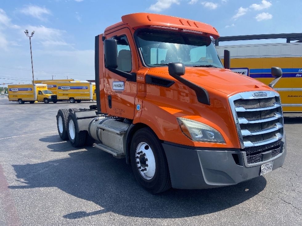 Day Cab Tractor-Heavy Duty Tractors-Freightliner-2019-T11664ST-Houston-TX-469,740\n\t\tmiles-$ 35,000 - Image 1