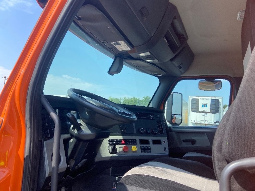 Day Cab Tractor-Heavy Duty Tractors-Freightliner-2019-T11664ST-Houston-TX-469,740\n\t\tmiles-$ 35,000 - Image 10