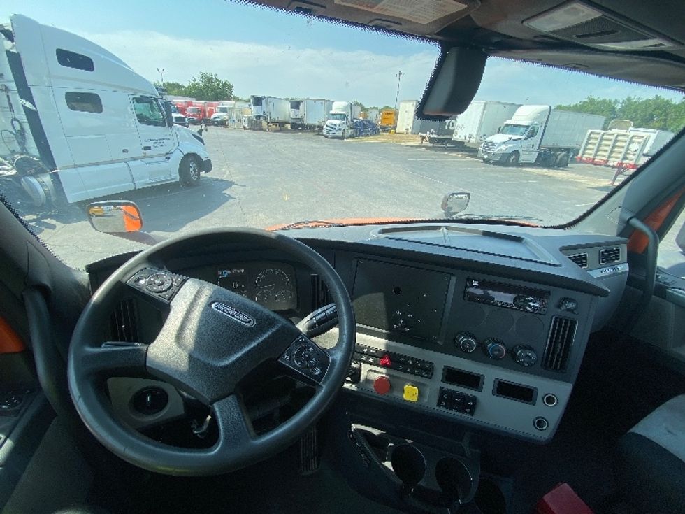 Day Cab Tractor-Heavy Duty Tractors-Freightliner-2019-T11664ST-Houston-TX-469,740\n\t\tmiles-$ 35,000 - Image 11