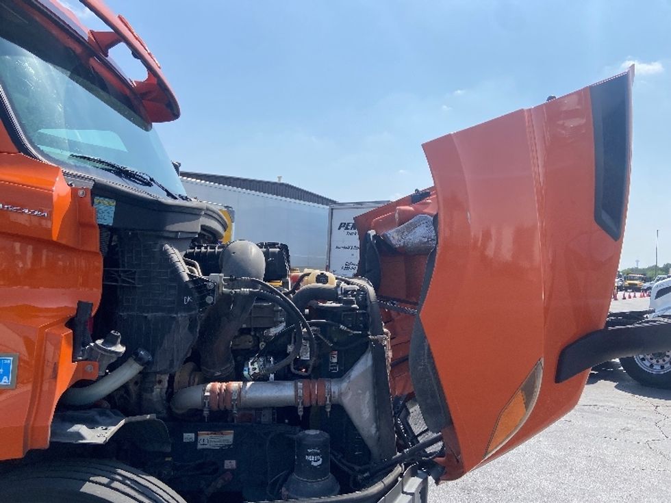 Day Cab Tractor-Heavy Duty Tractors-Freightliner-2019-T11664ST-Houston-TX-469,740\n\t\tmiles-$ 35,000 - Image 16