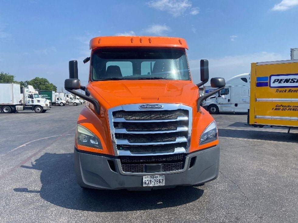 Day Cab Tractor-Heavy Duty Tractors-Freightliner-2019-T11664ST-Houston-TX-469,740\n\t\tmiles-$ 35,000 - Image 2