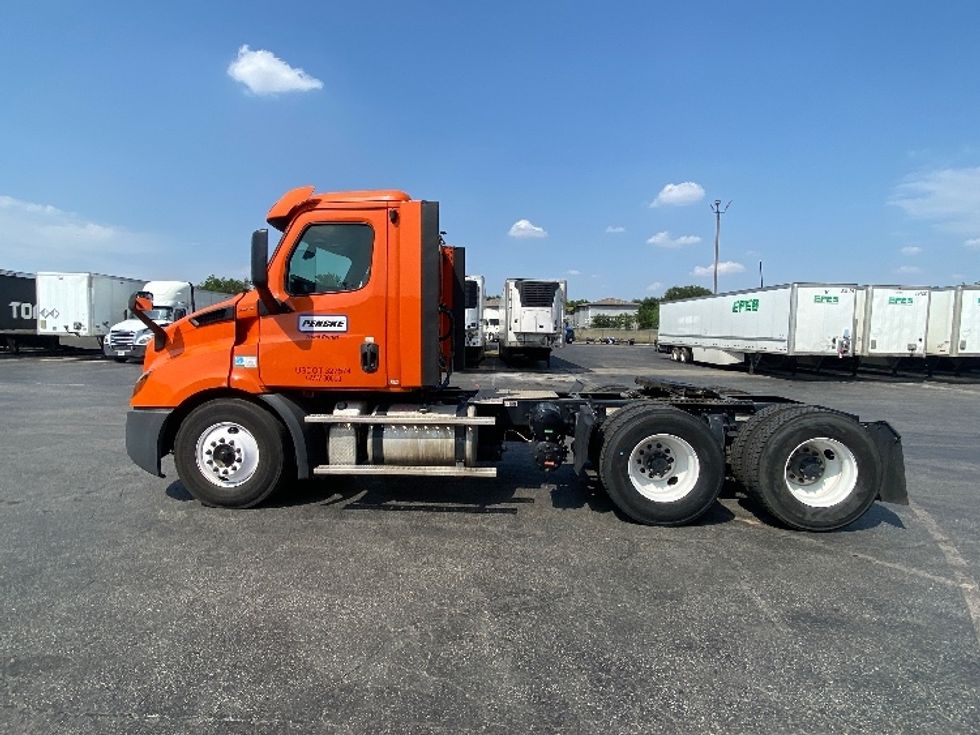 Day Cab Tractor-Heavy Duty Tractors-Freightliner-2019-T11664ST-Houston-TX-469,740\n\t\tmiles-$ 35,000 - Image 4
