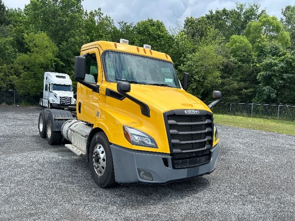 Day Cab Tractor-Heavy Duty Tractors-Freightliner-2019-T11664ST-Indian Trail-NC-422,937\n\t\tmiles-$ 40,750 - Image 1