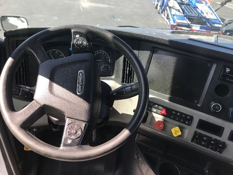 Day Cab Tractor-Heavy Duty Tractors-Freightliner-2019-T11664ST-Indianapolis-IN-555,356\n\t\tmiles-$ 41,000 - Image 11