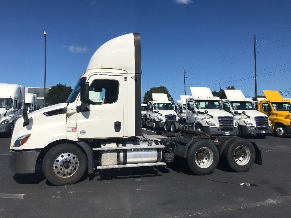 Day Cab Tractor-Heavy Duty Tractors-Freightliner-2019-T11664ST-Indianapolis-IN-555,356\n\t\tmiles-$ 41,000 - Image 4