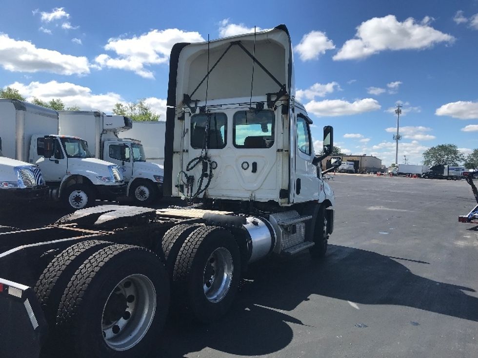 Day Cab Tractor-Heavy Duty Tractors-Freightliner-2019-T11664ST-Indianapolis-IN-555,356\n\t\tmiles-$ 41,000 - Image 7