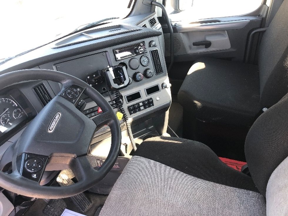 Day Cab Tractor-Heavy Duty Tractors-Freightliner-2019-T11664ST-Indianapolis-IN-566,059\n\t\tmiles-$ 36,250 - Image 10