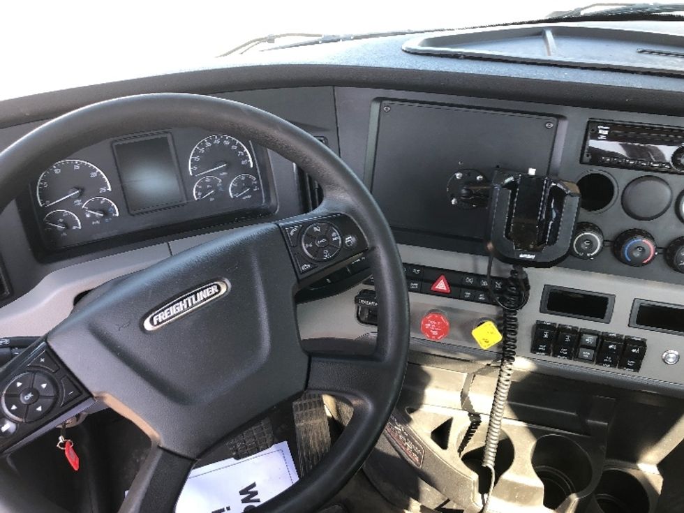 Day Cab Tractor-Heavy Duty Tractors-Freightliner-2019-T11664ST-Indianapolis-IN-566,059\n\t\tmiles-$ 36,250 - Image 11