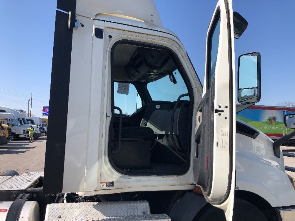 Day Cab Tractor-Heavy Duty Tractors-Freightliner-2019-T11664ST-Indianapolis-IN-566,059\n\t\tmiles-$ 36,250 - Image 12