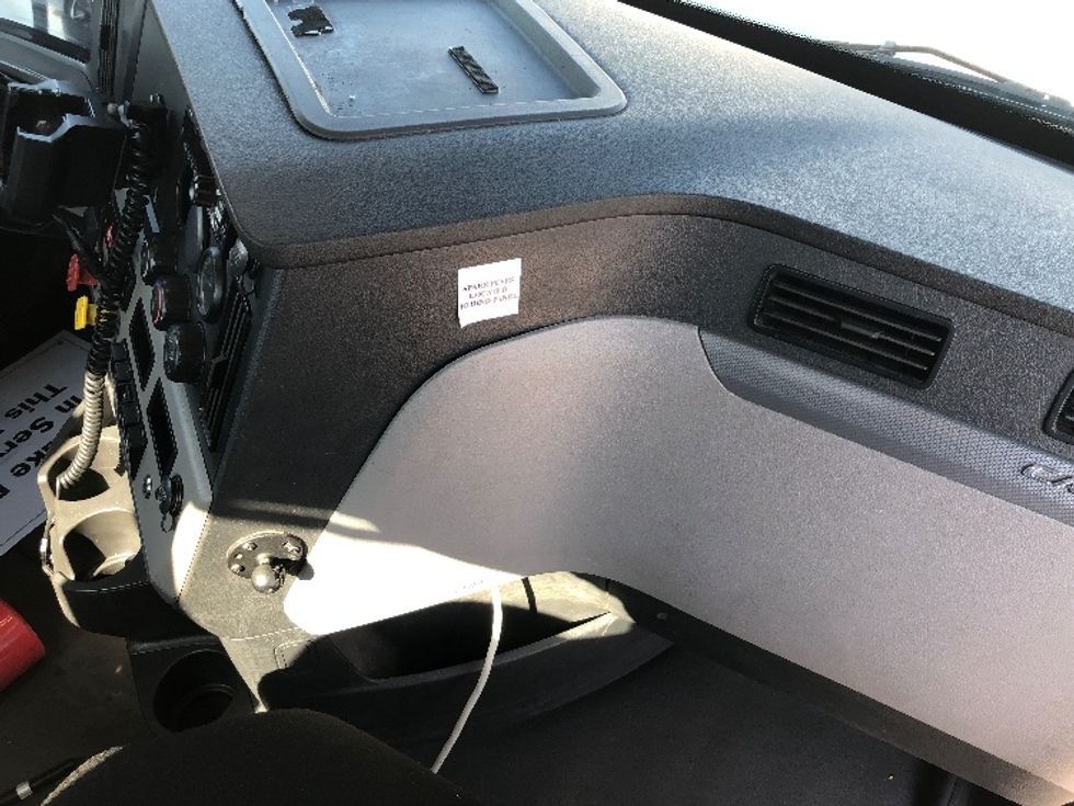 Day Cab Tractor-Heavy Duty Tractors-Freightliner-2019-T11664ST-Indianapolis-IN-566,059\n\t\tmiles-$ 36,250 - Image 13