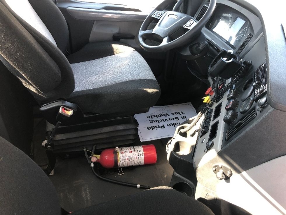 Day Cab Tractor-Heavy Duty Tractors-Freightliner-2019-T11664ST-Indianapolis-IN-566,059\n\t\tmiles-$ 36,250 - Image 14