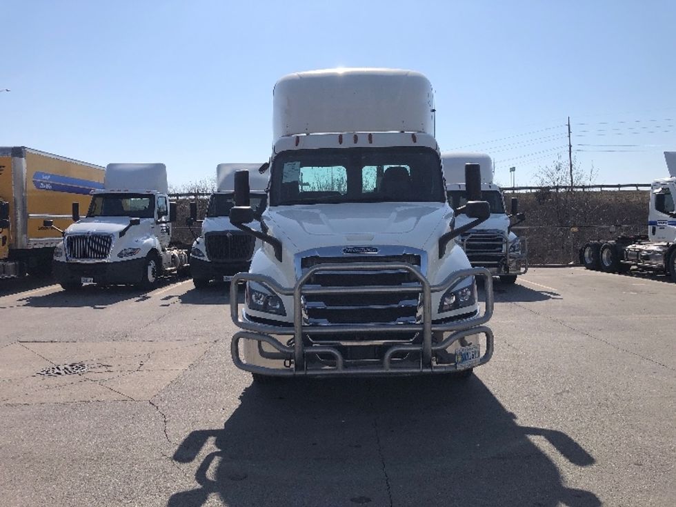 Day Cab Tractor-Heavy Duty Tractors-Freightliner-2019-T11664ST-Indianapolis-IN-566,059\n\t\tmiles-$ 36,250 - Image 2