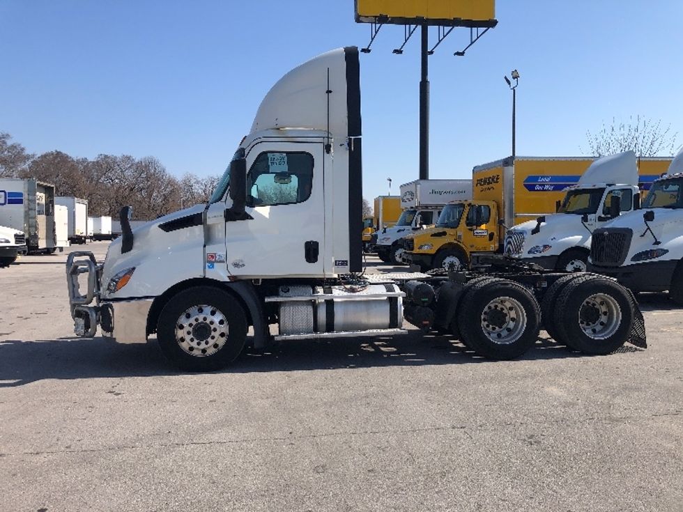 Day Cab Tractor-Heavy Duty Tractors-Freightliner-2019-T11664ST-Indianapolis-IN-566,059\n\t\tmiles-$ 36,250 - Image 4