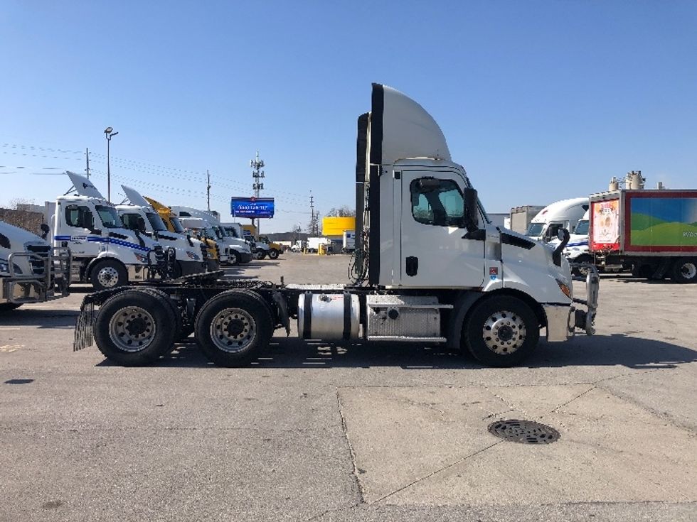 Day Cab Tractor-Heavy Duty Tractors-Freightliner-2019-T11664ST-Indianapolis-IN-566,059\n\t\tmiles-$ 36,250 - Image 8
