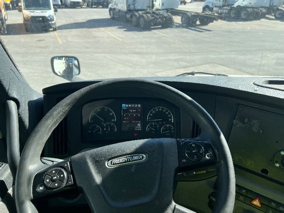 Day Cab Tractor-Heavy Duty Tractors-Freightliner-2019-T11664ST-Indianapolis-IN-741,745\n\t\tmiles-$ 27,750 - Image 11