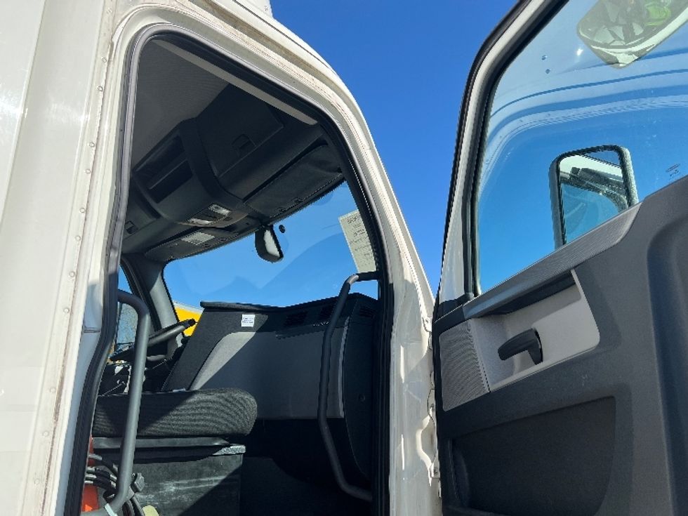 Day Cab Tractor-Heavy Duty Tractors-Freightliner-2019-T11664ST-Indianapolis-IN-741,745\n\t\tmiles-$ 27,750 - Image 12