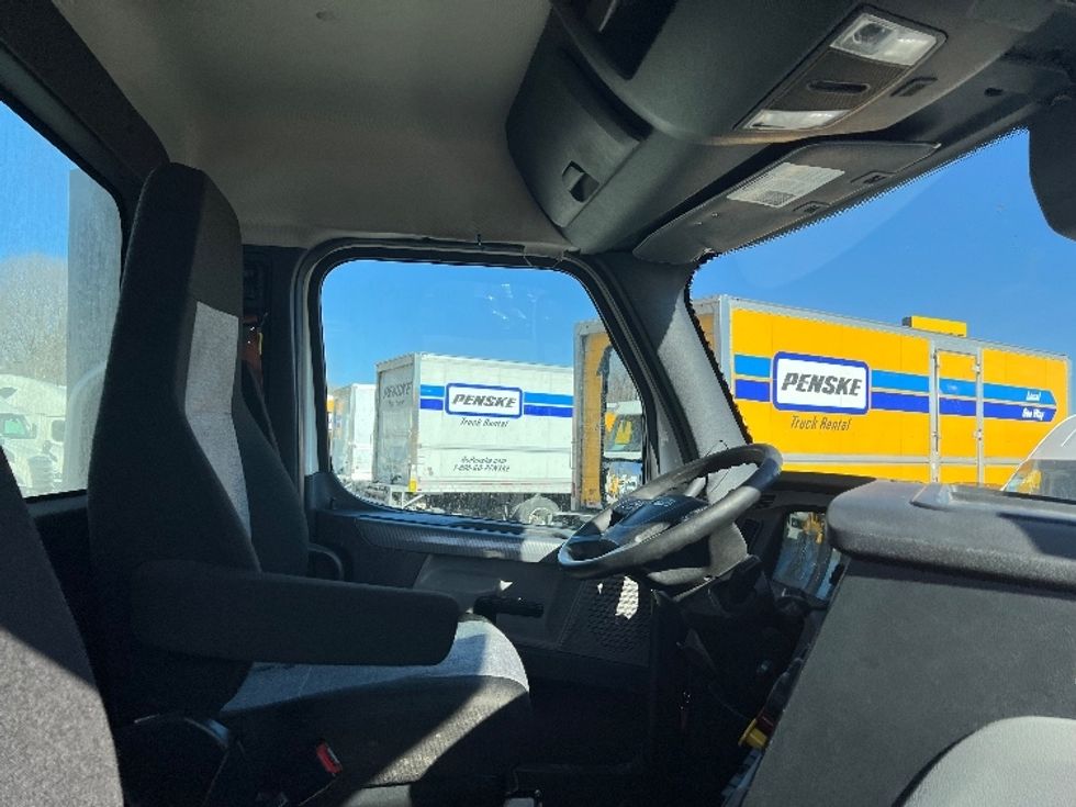 Day Cab Tractor-Heavy Duty Tractors-Freightliner-2019-T11664ST-Indianapolis-IN-741,745\n\t\tmiles-$ 27,750 - Image 14