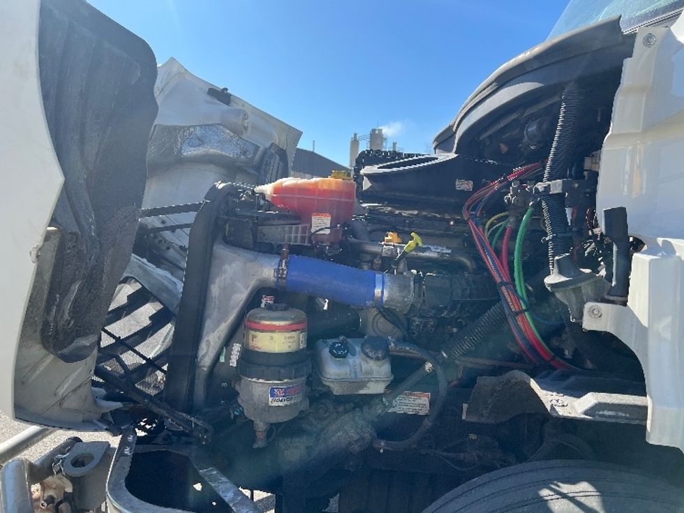 Day Cab Tractor-Heavy Duty Tractors-Freightliner-2019-T11664ST-Indianapolis-IN-741,745\n\t\tmiles-$ 27,750 - Image 16