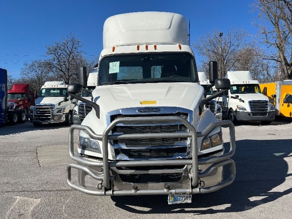 Day Cab Tractor-Heavy Duty Tractors-Freightliner-2019-T11664ST-Indianapolis-IN-741,745\n\t\tmiles-$ 27,750 - Image 2
