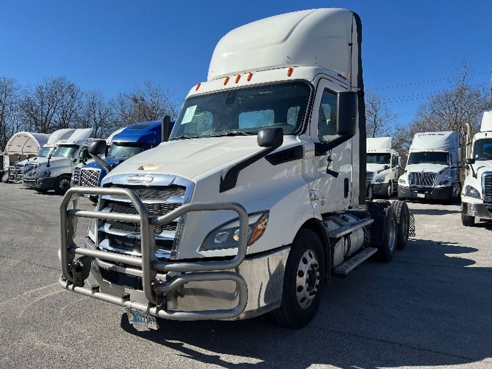 Day Cab Tractor-Heavy Duty Tractors-Freightliner-2019-T11664ST-Indianapolis-IN-741,745\n\t\tmiles-$ 27,750 - Image 3