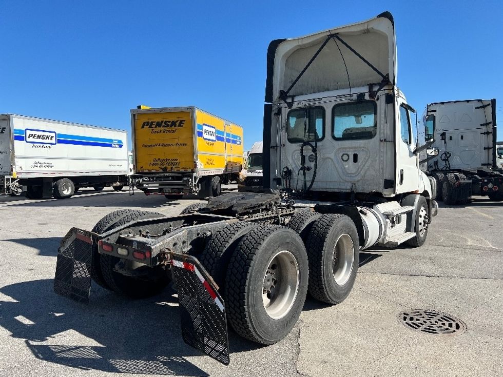 Day Cab Tractor-Heavy Duty Tractors-Freightliner-2019-T11664ST-Indianapolis-IN-741,745\n\t\tmiles-$ 27,750 - Image 7