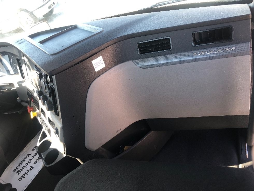 Day Cab Tractor-Heavy Duty Tractors-Freightliner-2019-T11664ST-Indianapolis-IN-838,315\n\t\tmiles-$ 26,750 - Image 13