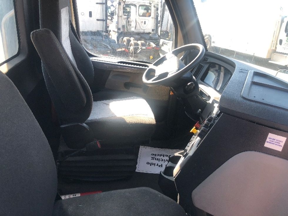 Day Cab Tractor-Heavy Duty Tractors-Freightliner-2019-T11664ST-Indianapolis-IN-838,315\n\t\tmiles-$ 26,750 - Image 14