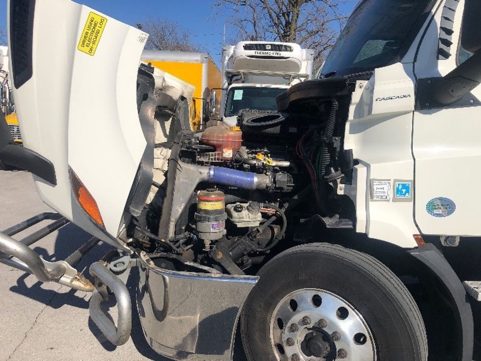 Day Cab Tractor-Heavy Duty Tractors-Freightliner-2019-T11664ST-Indianapolis-IN-838,315\n\t\tmiles-$ 26,750 - Image 16