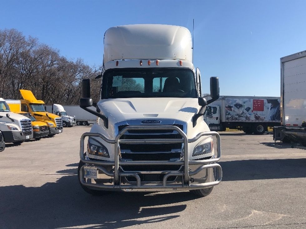 Day Cab Tractor-Heavy Duty Tractors-Freightliner-2019-T11664ST-Indianapolis-IN-838,315\n\t\tmiles-$ 26,750 - Image 2