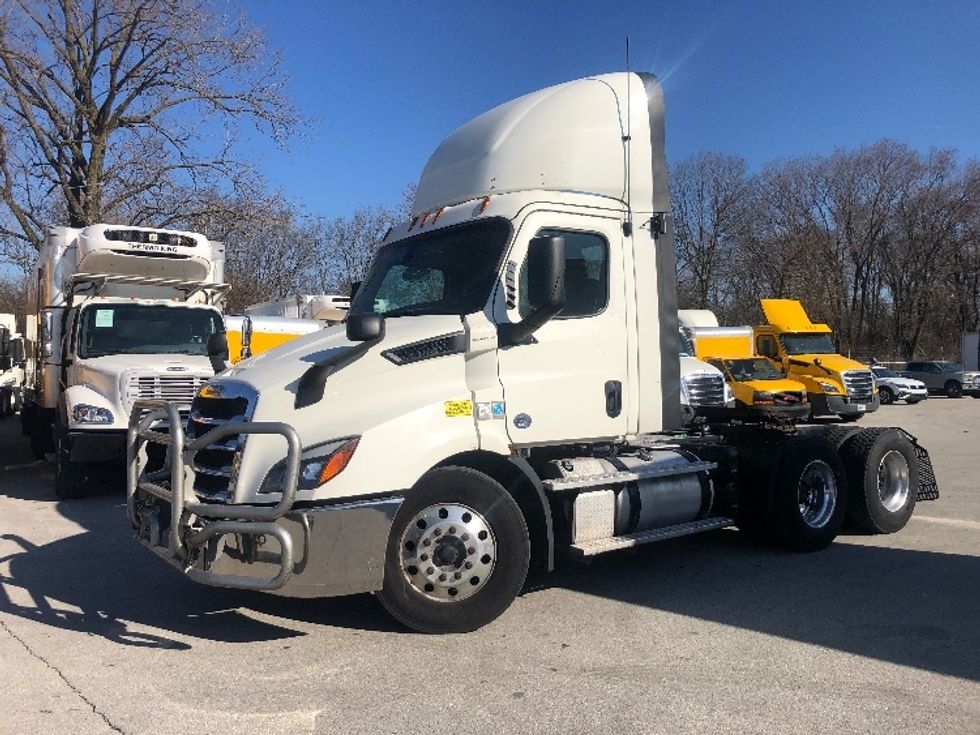 Day Cab Tractor-Heavy Duty Tractors-Freightliner-2019-T11664ST-Indianapolis-IN-838,315\n\t\tmiles-$ 26,750 - Image 3