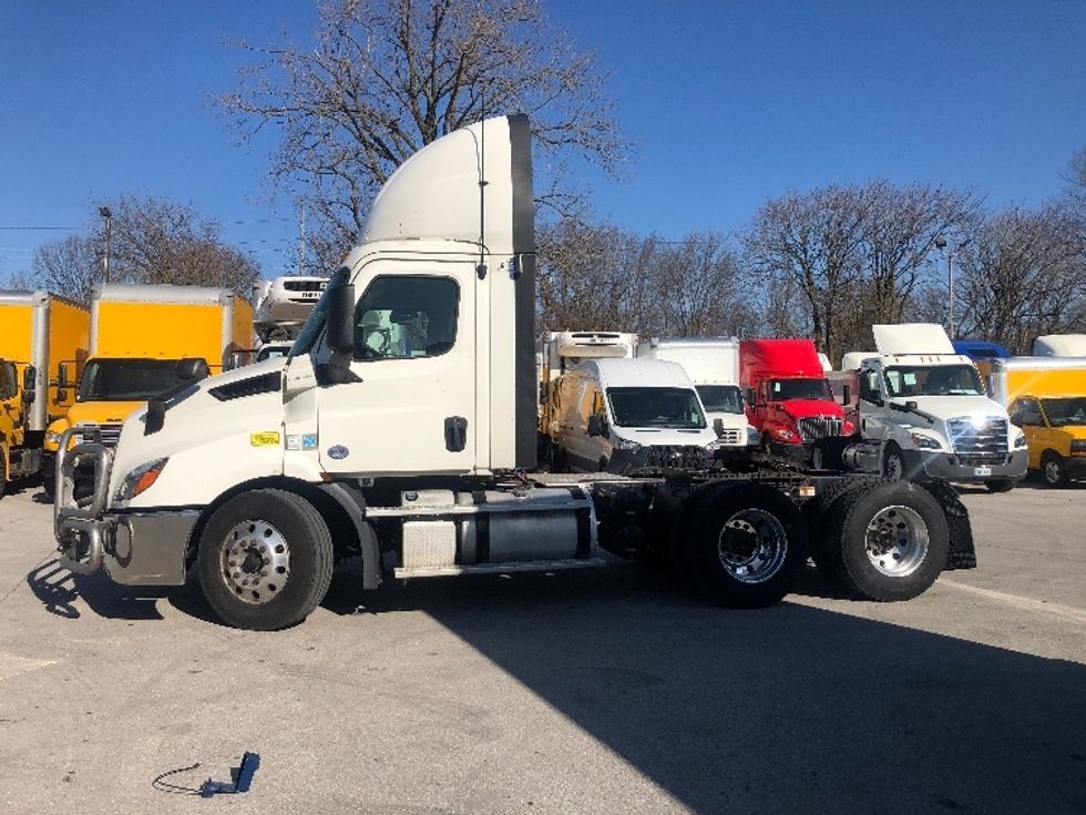 Day Cab Tractor-Heavy Duty Tractors-Freightliner-2019-T11664ST-Indianapolis-IN-838,315\n\t\tmiles-$ 26,750 - Image 4