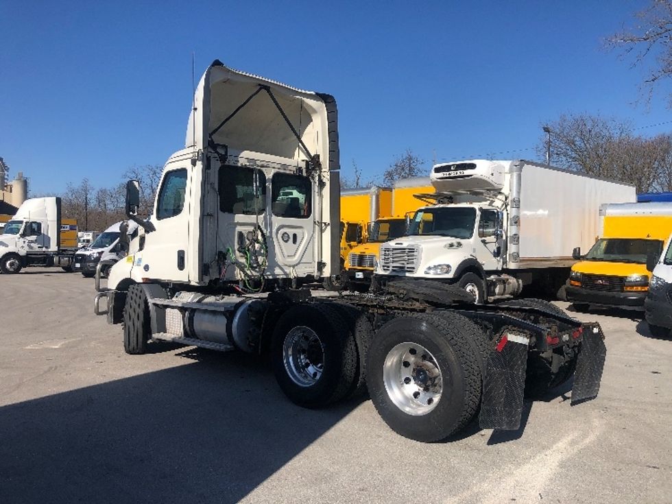 Day Cab Tractor-Heavy Duty Tractors-Freightliner-2019-T11664ST-Indianapolis-IN-838,315\n\t\tmiles-$ 26,750 - Image 5