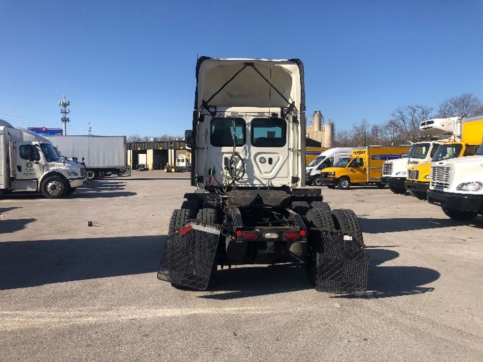 Day Cab Tractor-Heavy Duty Tractors-Freightliner-2019-T11664ST-Indianapolis-IN-838,315\n\t\tmiles-$ 26,750 - Image 6