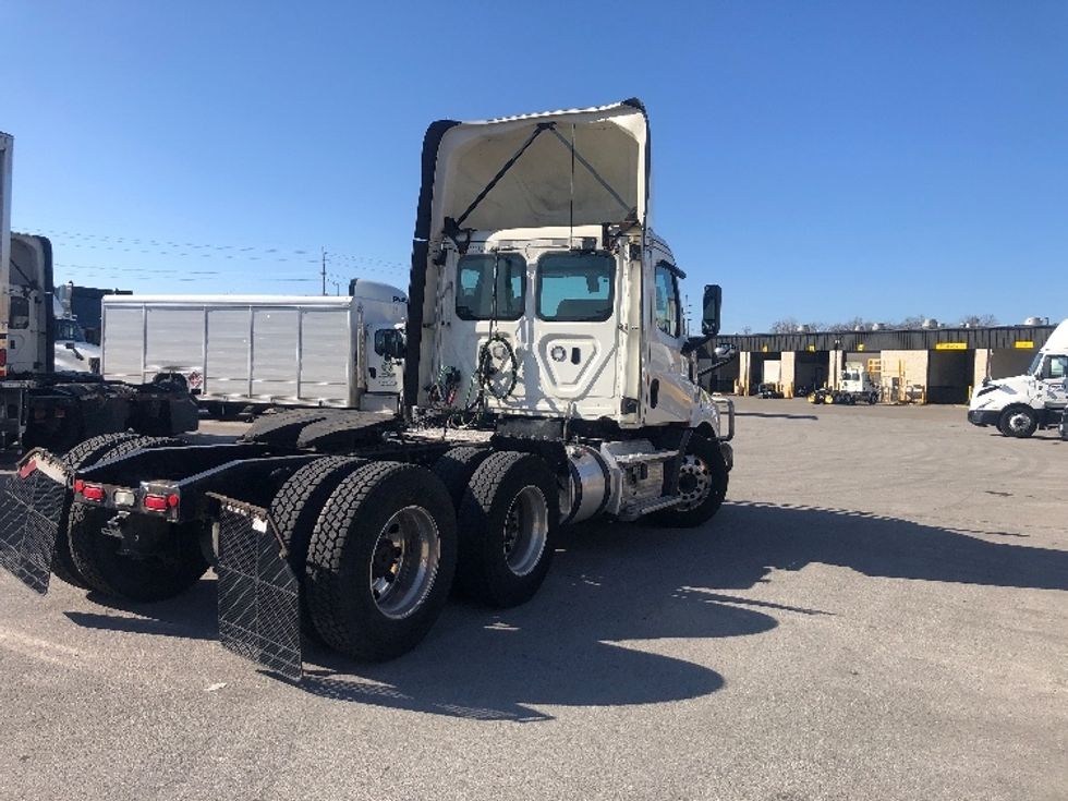 Day Cab Tractor-Heavy Duty Tractors-Freightliner-2019-T11664ST-Indianapolis-IN-838,315\n\t\tmiles-$ 26,750 - Image 7