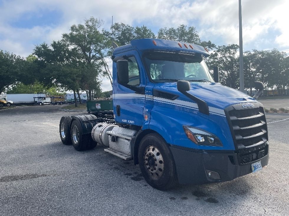 Day Cab Tractor-Heavy Duty Tractors-Freightliner-2019-T11664ST-Jacksonville-FL-309,871\n\t\tmiles-$ 50,500 - Image 1