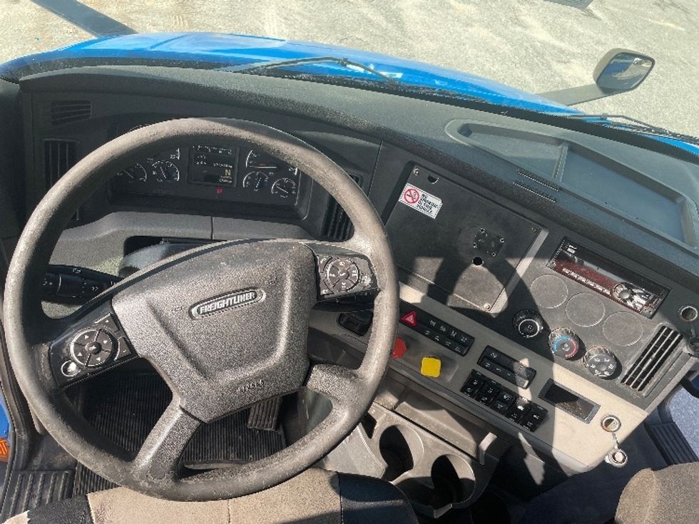 Day Cab Tractor-Heavy Duty Tractors-Freightliner-2019-T11664ST-Jacksonville-FL-309,871\n\t\tmiles-$ 50,500 - Image 11