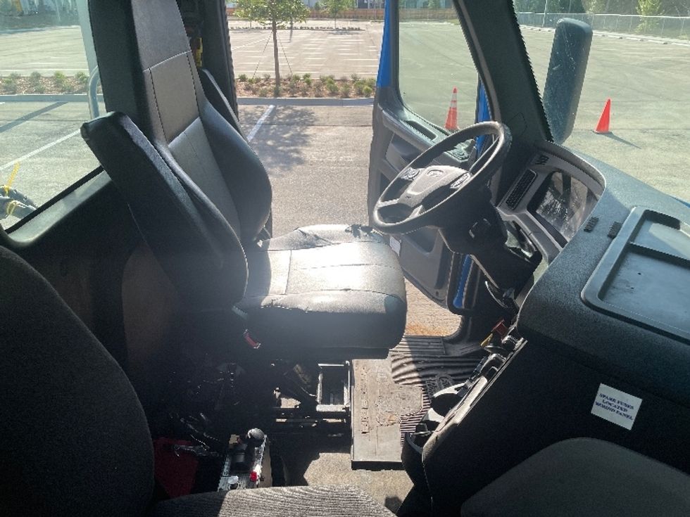 Day Cab Tractor-Heavy Duty Tractors-Freightliner-2019-T11664ST-Jacksonville-FL-309,871\n\t\tmiles-$ 50,500 - Image 14